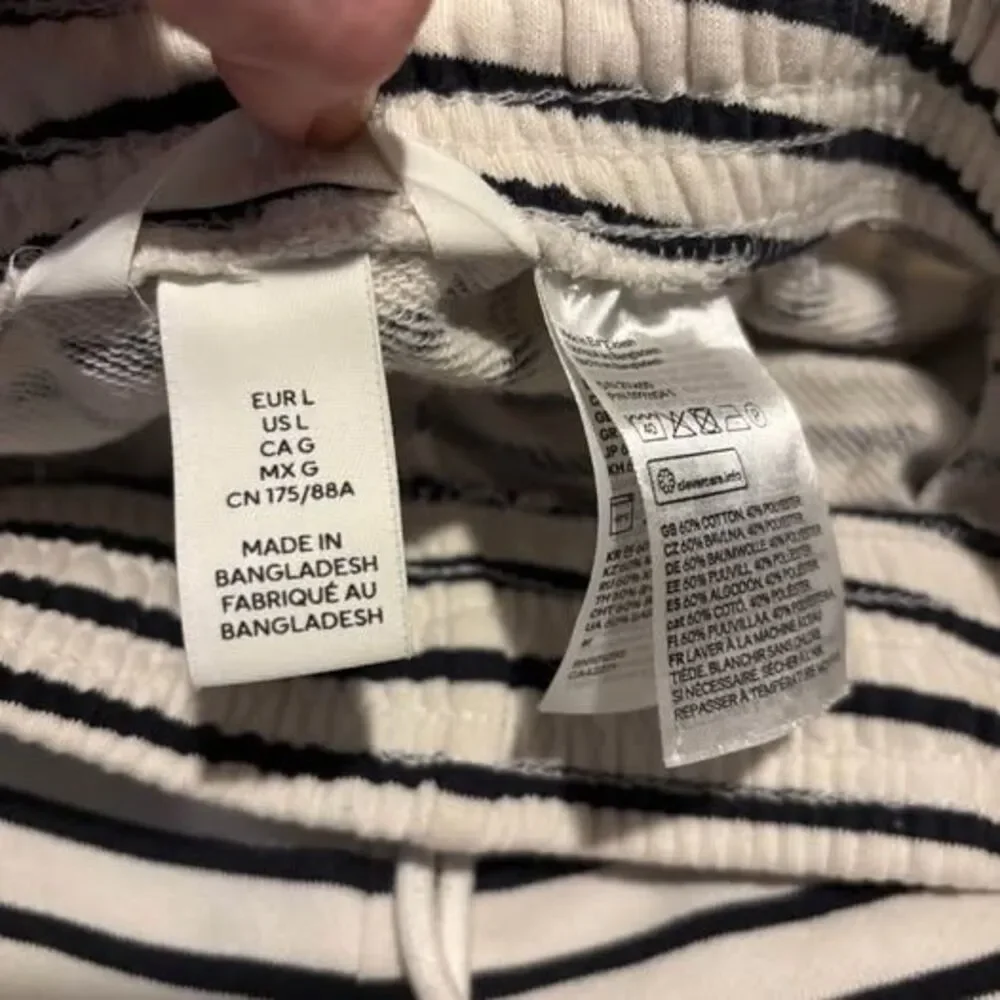 Women’s (size large) H&M Striped Comfort Shorts in great condition!